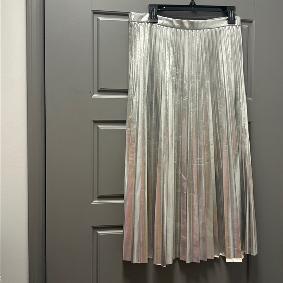 Ann Taylor Metallic Shiny Silver Pleated Midi Skirt with flare bottom - Picture 6 of 13